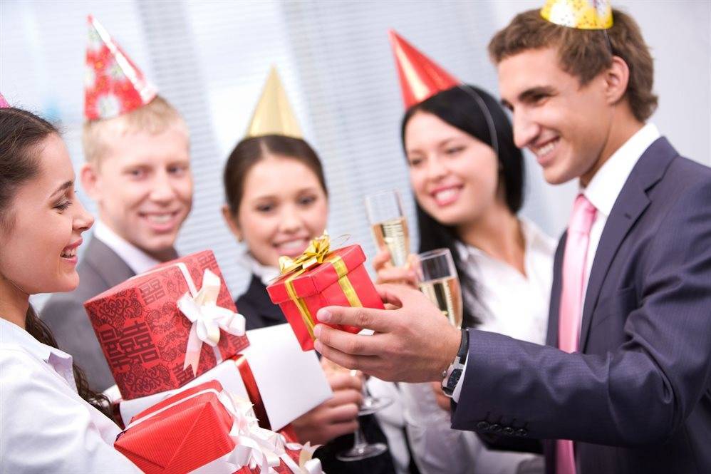 Что подарить коллеге женщине на день рождения? ⋆ что подарить? эксперт в выборе подарков знает!