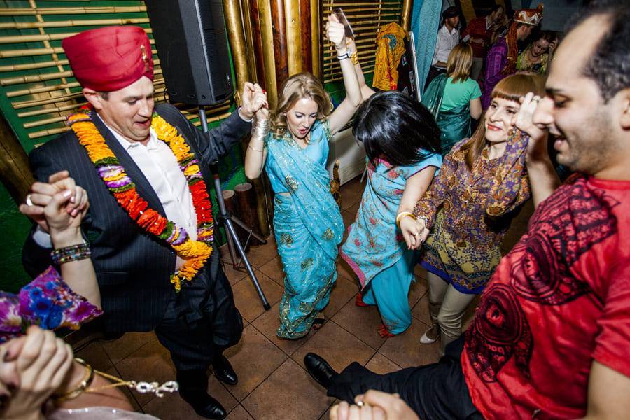 Индийская вечеринка в лучших традициях болливуда