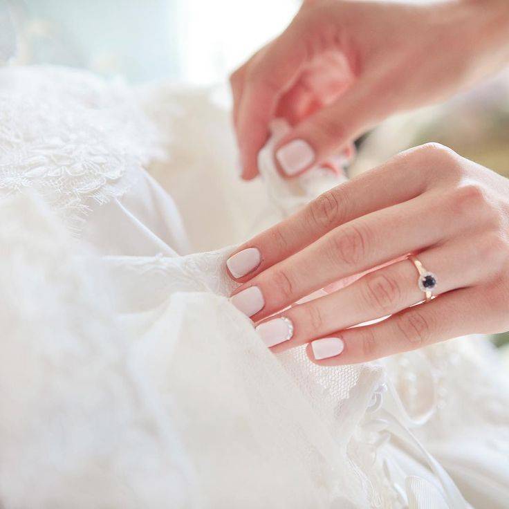 Модные тенденции свадебного маникюра: лучшие идеи для невесты