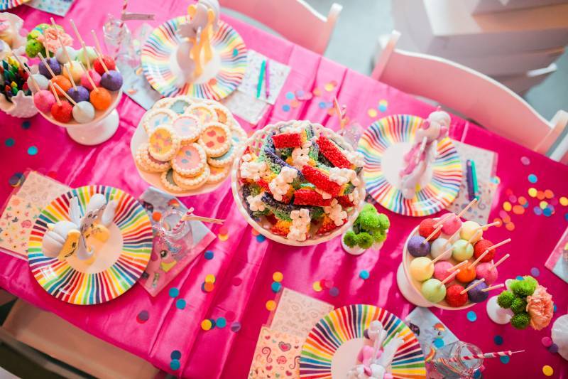 13 идей, как красиво украсить стол на детский день рождения своими руками
