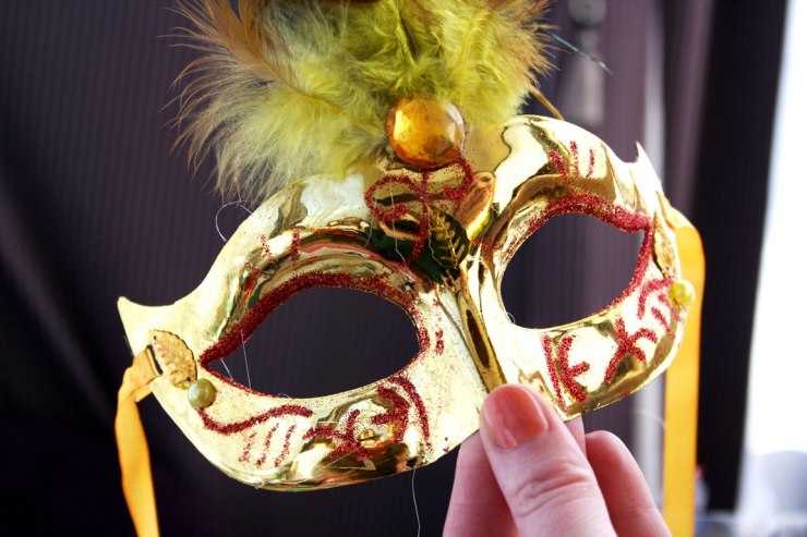 Делаем карнавальные маски своими руками из различных материалов: бумаги, гипсовой ткани, папье-маше, латекса :: syl.ru