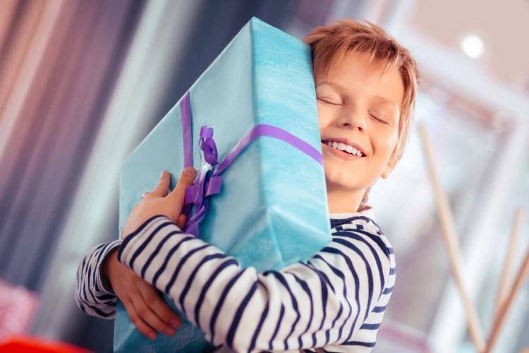 86 идей, что подарить подростку на день рождения + список подарков и советы