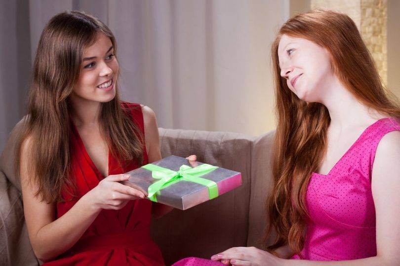 Что подарить подруге? идеи подарков на день рождения