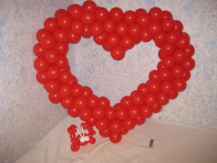 13 идей, как необычно украсить комнату воздушными шариками