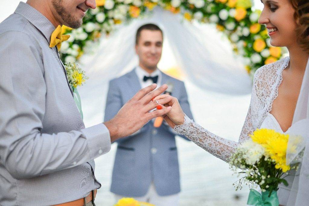 Чем отличается ведущий на свадьбу от тамады на свадьбу? тамада или ведущий? основные отличия