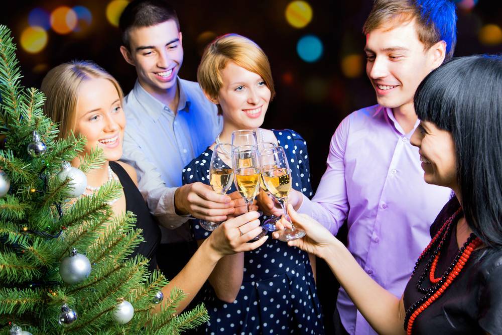 Идеи новогодних сценариев для семейной или дружеской вечеринки