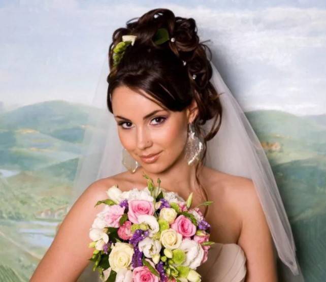 Свадебные прически на длинные и средние волосы с фатой фото