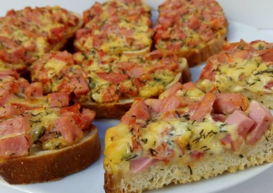 Горячие бутерброды в духовке, микроволновке: рецепты с фото