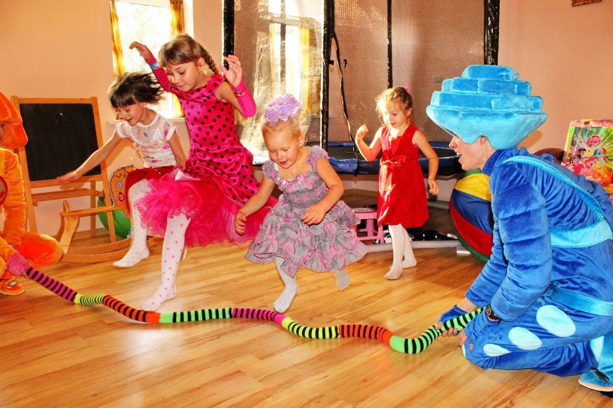Как организовать веселые конкурсы для детей в маленьких помещениях