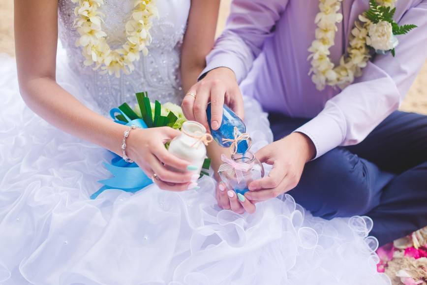 Что подарить на свадьбу оригинальное? топ-50 недорогих идей + советы