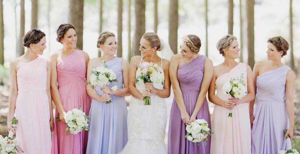 Платье на свадьбу в качестве гостя, популярные фасоны и цвета