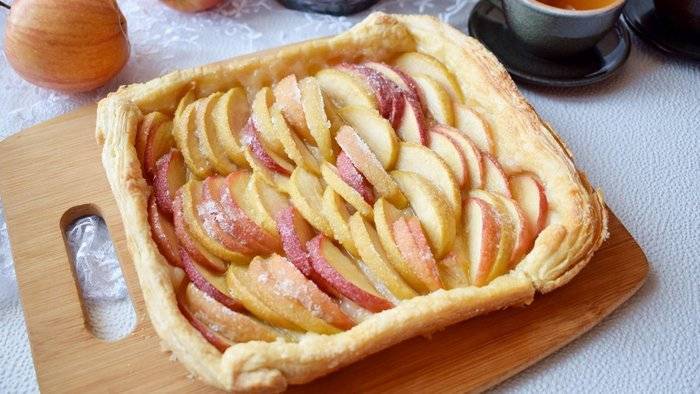 Пошаговый рецепт пирога из слоеного теста с яблоками
