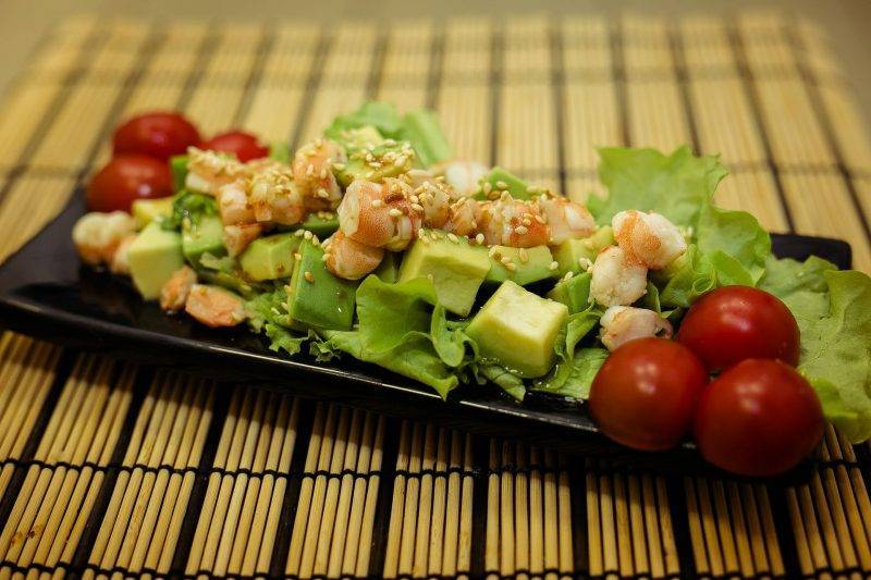 Салат с креветками и авокадо - 8 вкусных рецептов приготовления