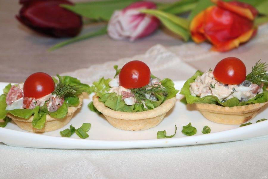 Тарталетки с тунцом консервированным – закусочный деликатес: рецепт с фото и видео