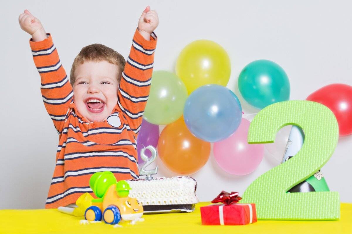 Что подарить мальчику на 2 года - 100 идей на второе день рождения ребенка