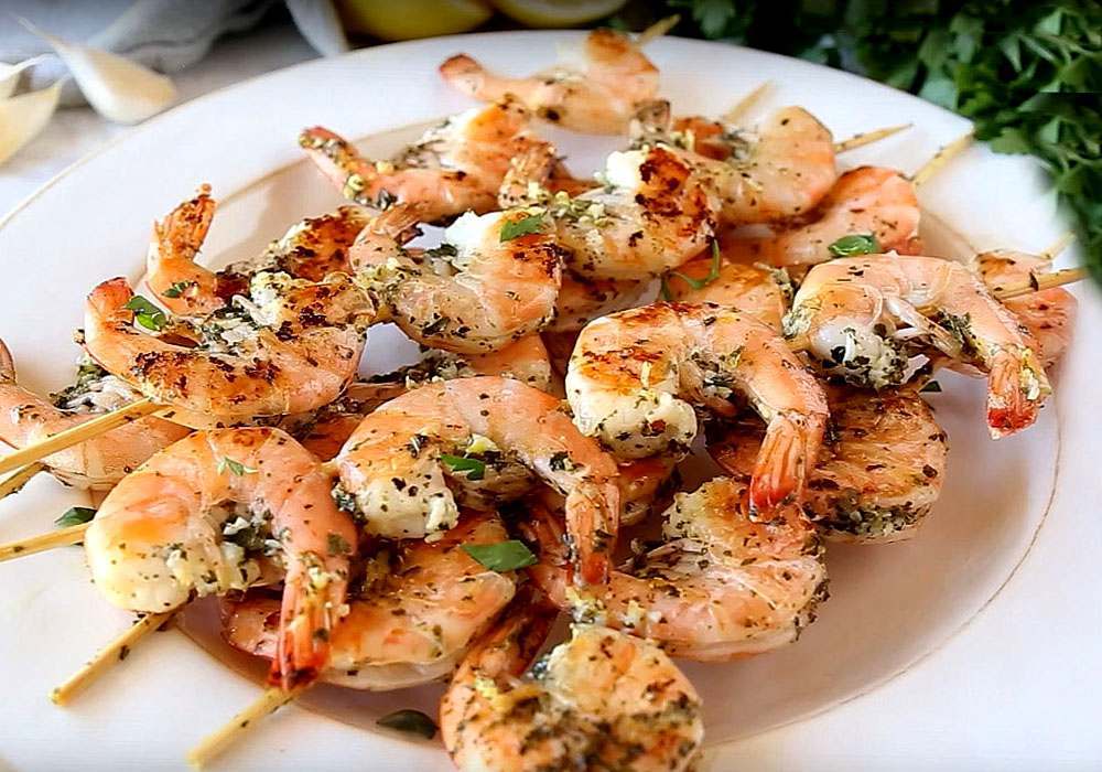 Креветки в духовке: лучшие рецепты запеченных морепродуктов