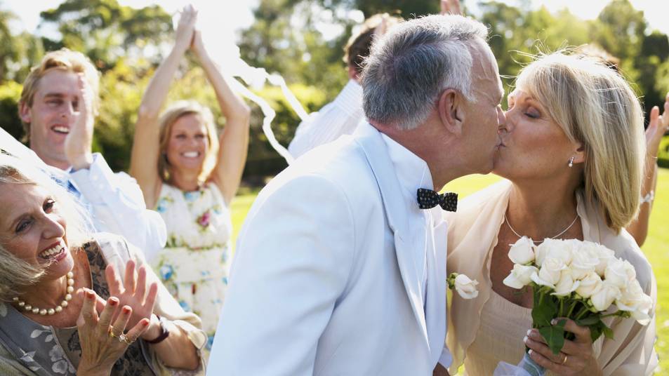 Сапфировая свадьба - 45 лет вместе: идеи праздника женатых