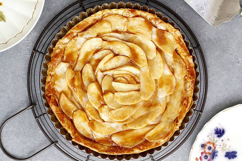Яблочный пирог из слоеного теста: 10 удачных рецептов