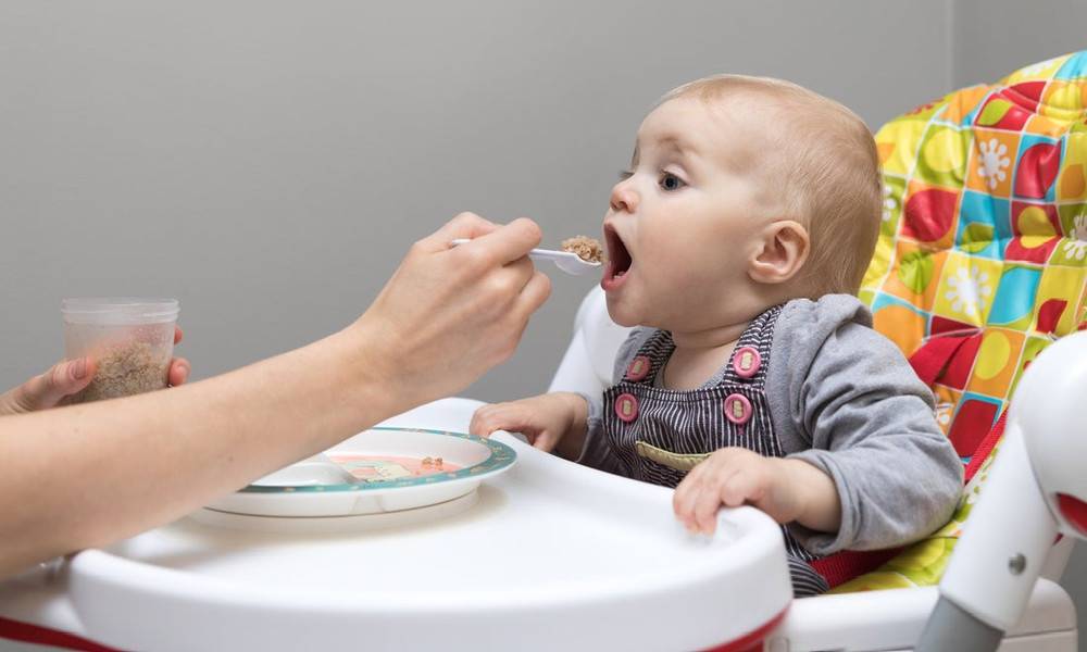 Накормить ребенка кашей с прибаутками