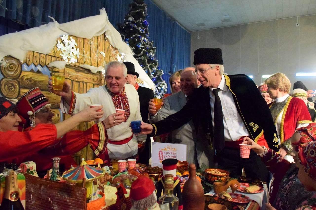 Как празднуют и отмечают новый год в россии: традиции и обычаи страны
