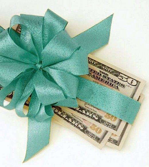 Как оригинально подарить деньги на свадьбу, необычные идеи