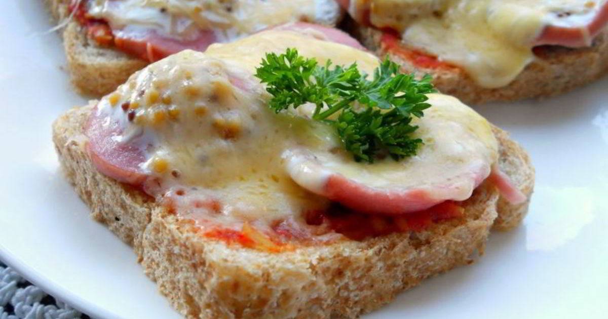 Горячие бутерброды в духовке, микроволновке: рецепты с фото