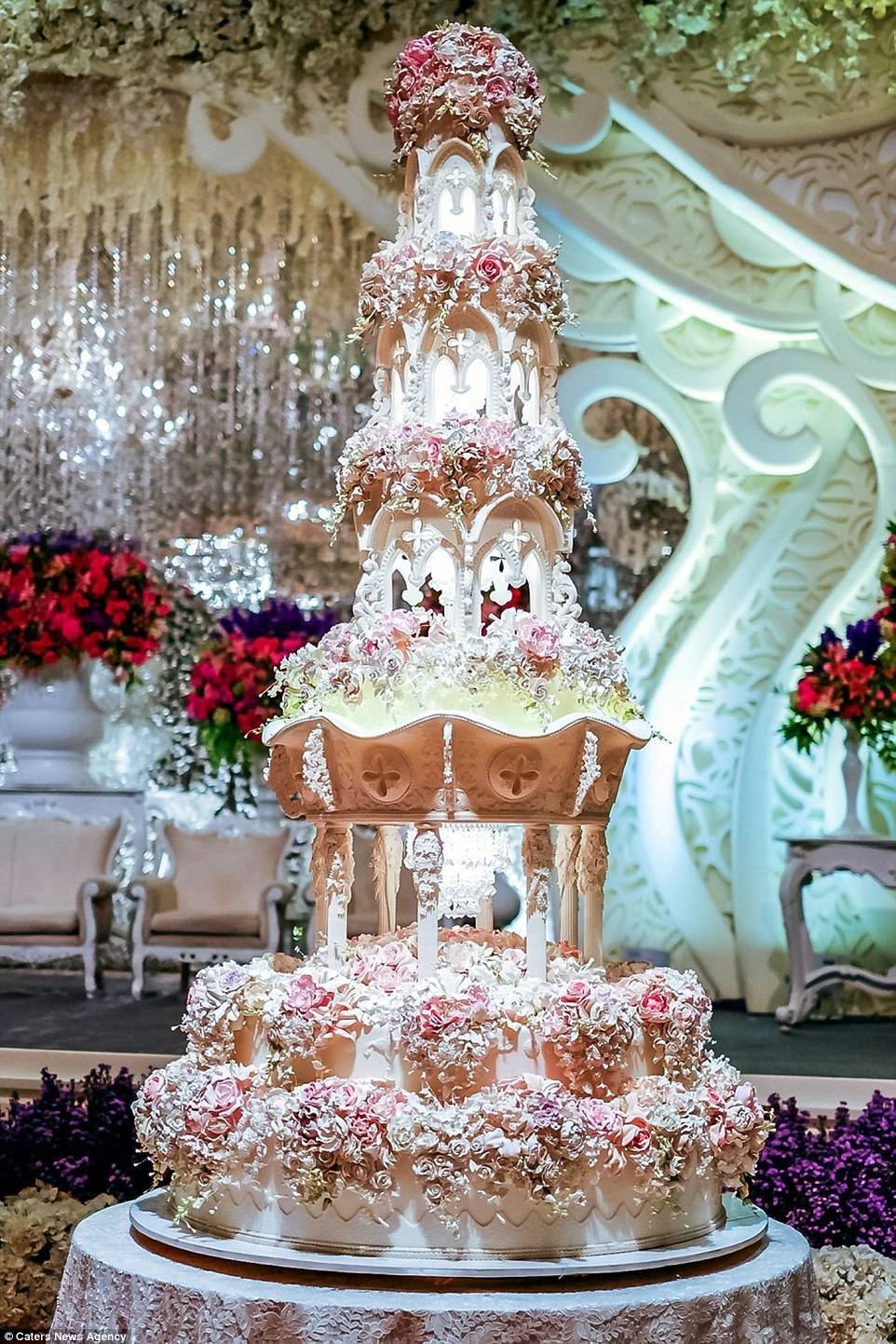 Самые красивые свадебные торты: фото с описанием