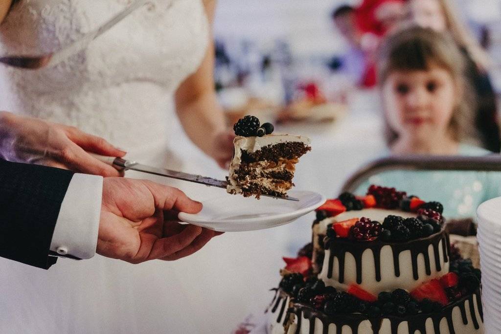 Ошибки при выборе свадебного торта: как не испортить главное праздничное угощение?