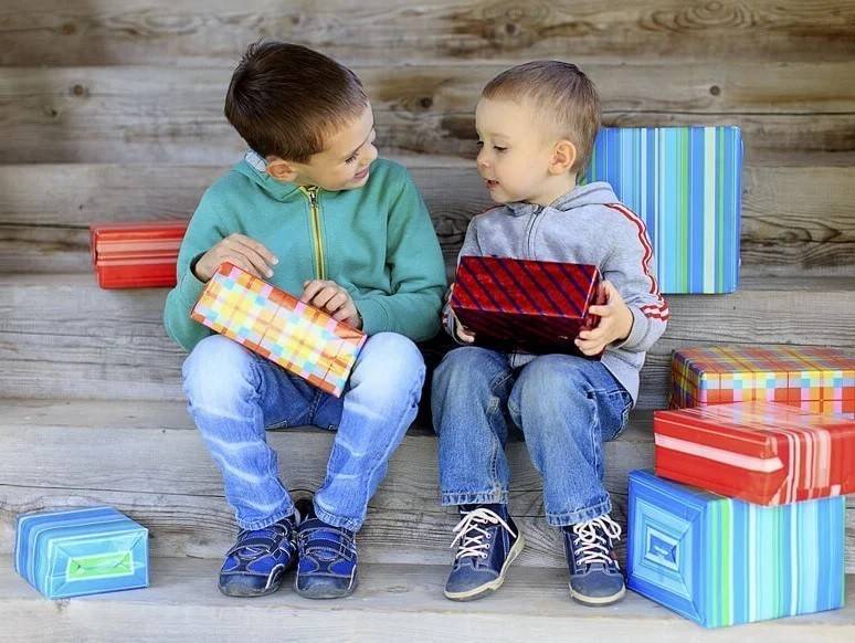 Детские подарки. как правильно подойти к выбору? - страна мам
