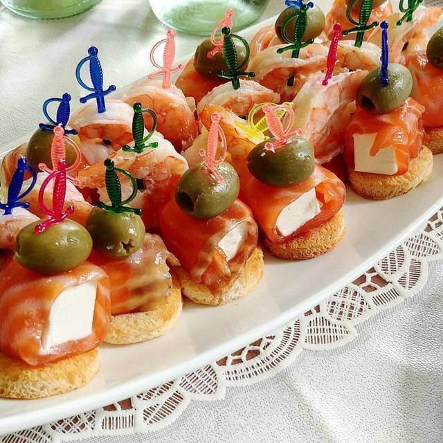 Канапе с красной рыбой и сыром на шпажках рецепт с фото пошагово - 1000.menu