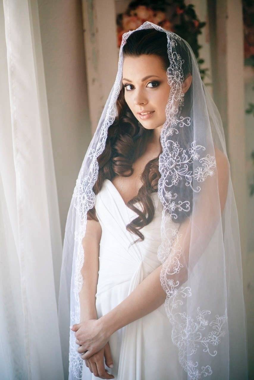 Прически невесты с фатой на длинные, средние и короткие волосы, фото