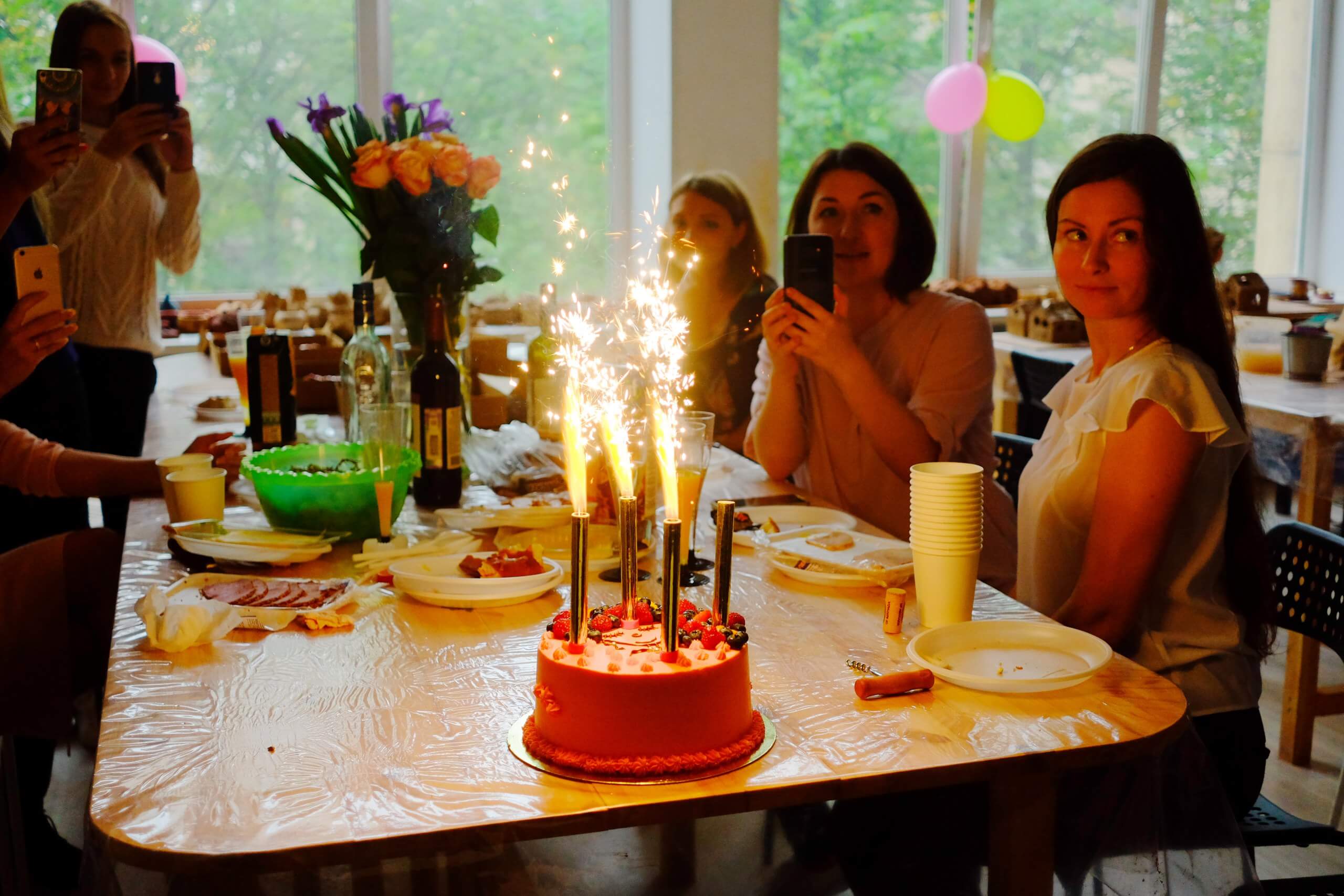 Отмечаем день рождения в ресторане: советы и идеи  | lifeforjoy