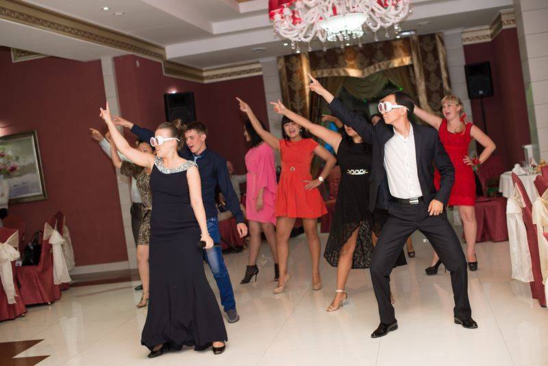 Смешные танцевальные конкурсы на свадьбу для гостей