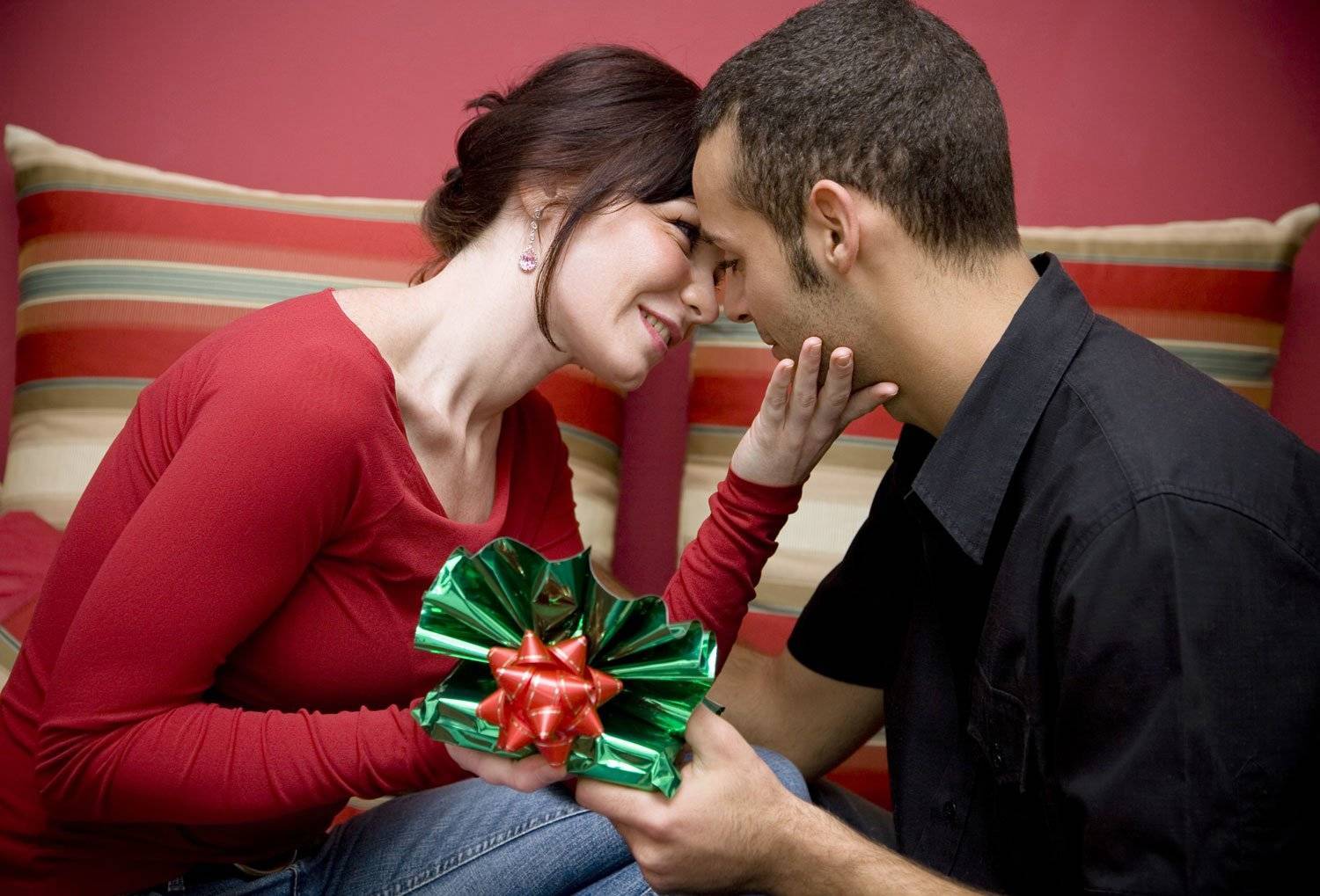 Что подарить любовнице на день рождения? какой самый лучший подароклюбовнице на день рождения подарить?