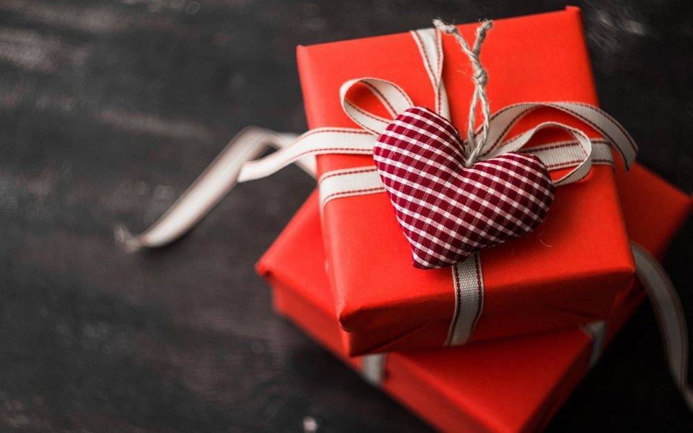 Что подарить на 14 февраля: 100 идей романтических подарков для ваших любимых плюс отзывы и необходимые советы!