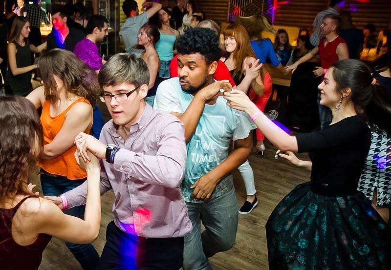 Коллективные танцы для вечеринки разучить. какие танцевальные мастер-классы можно организовать на корпоративе