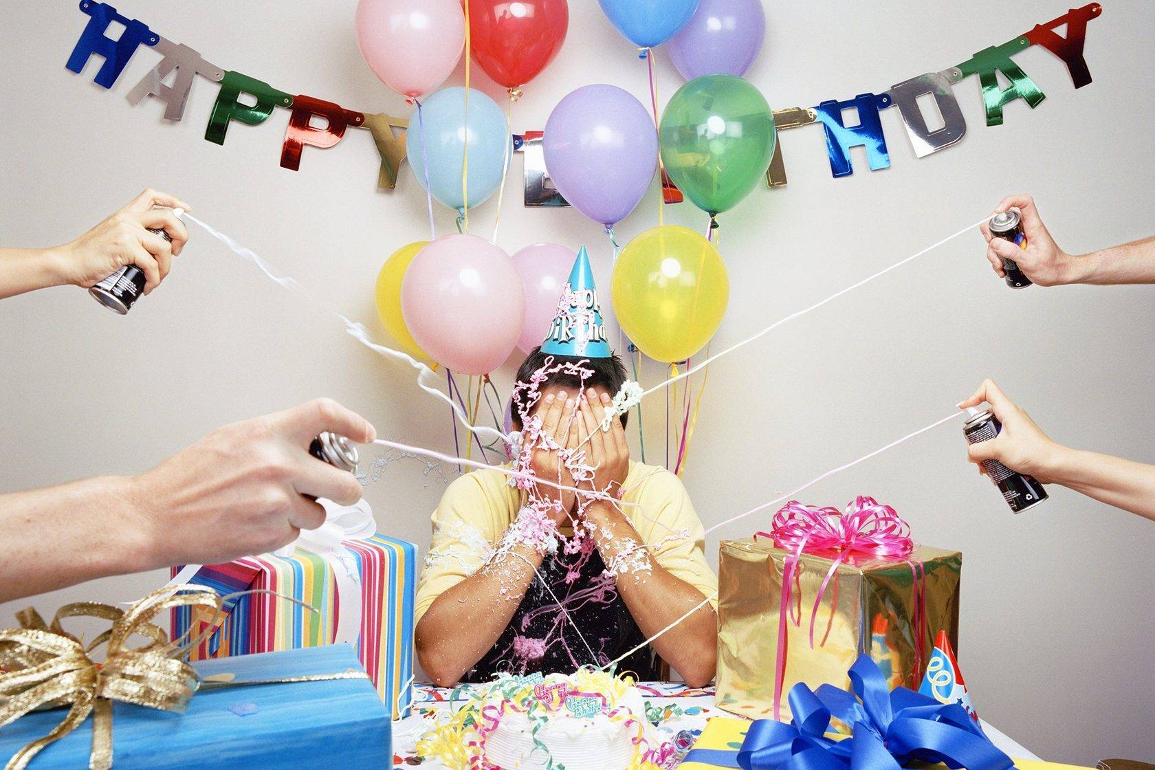 Подарок сюрприз поздравление с днём рождения, 50 идей, любимому, подруге, маме, мужу, жене, ребенку. какие сюрпризы можно преподнести на день рождения. статья о сюрпризах на день рождения для близких
