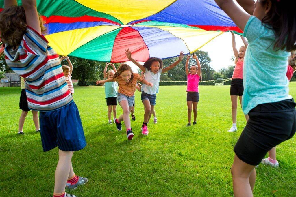 Подвижные и командные игры для летнего отдыха детей