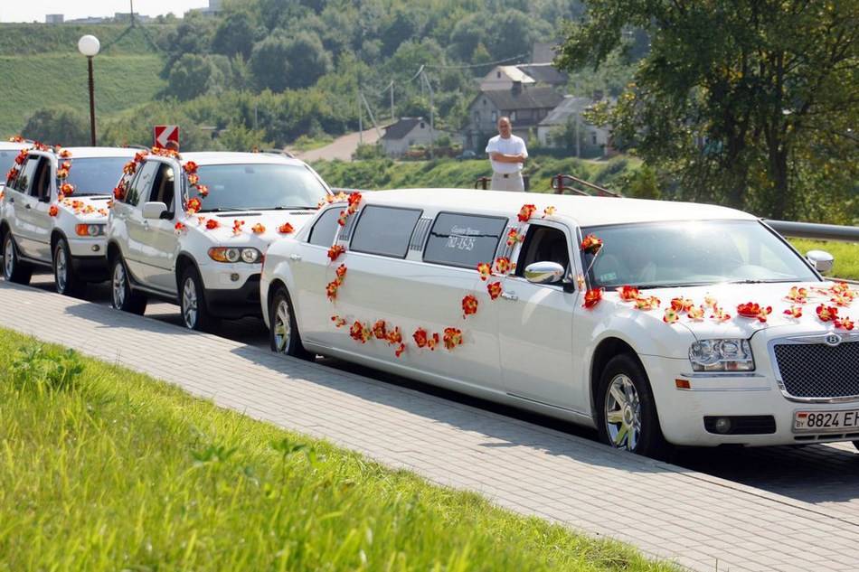 Как выбрать машины для свадебного кортежа: карета, ретромобиль, лимузин или крутое авто?