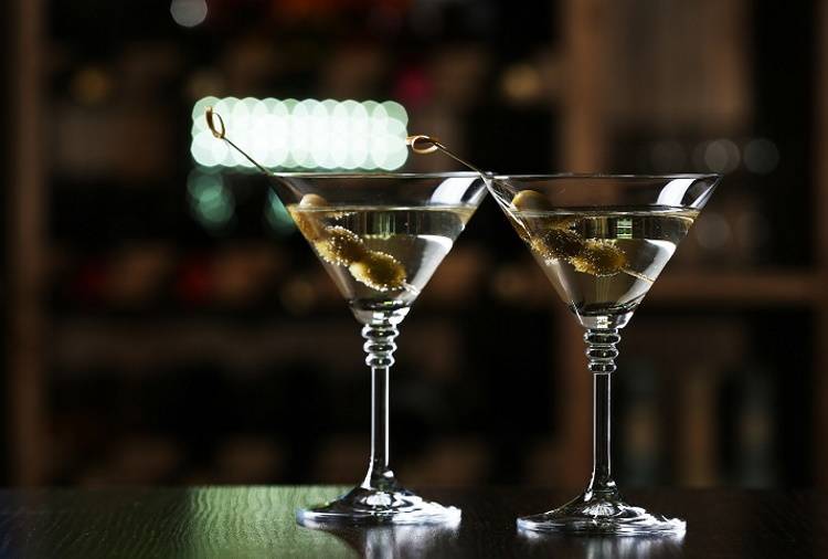 Как правильно пить и закусывать мартини — советы playboy | playboy