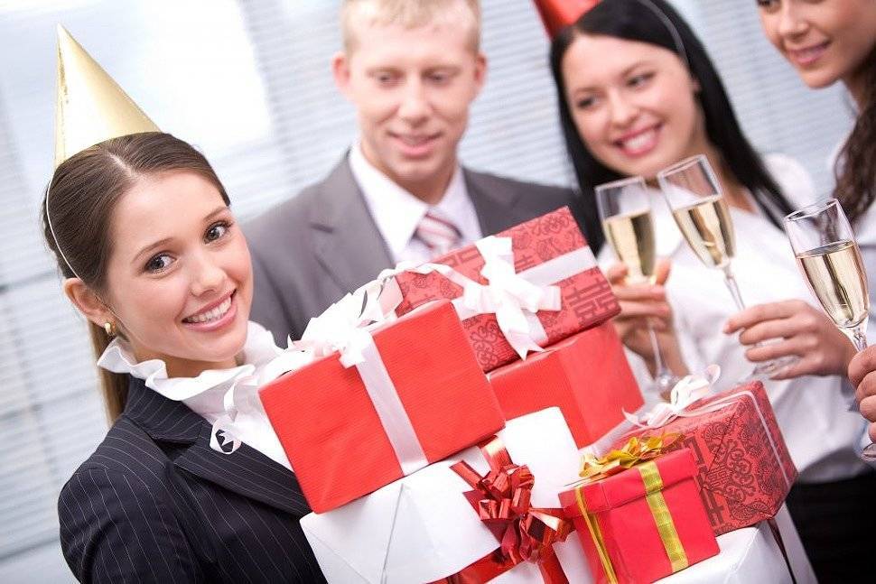 Корпоративные подарки на новый год 2022 клиентам, коллегам