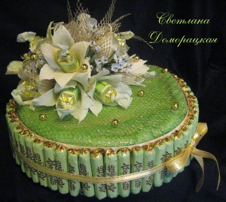 Как сделать торт из конфет своими руками: мастер-класс для начинающих :: syl.ru