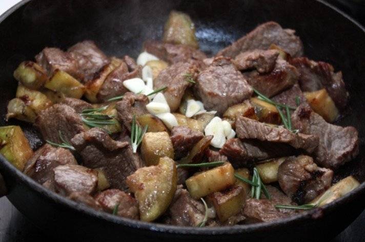 Баклажан с мясом в духовке: армянский рецепт и его варианты