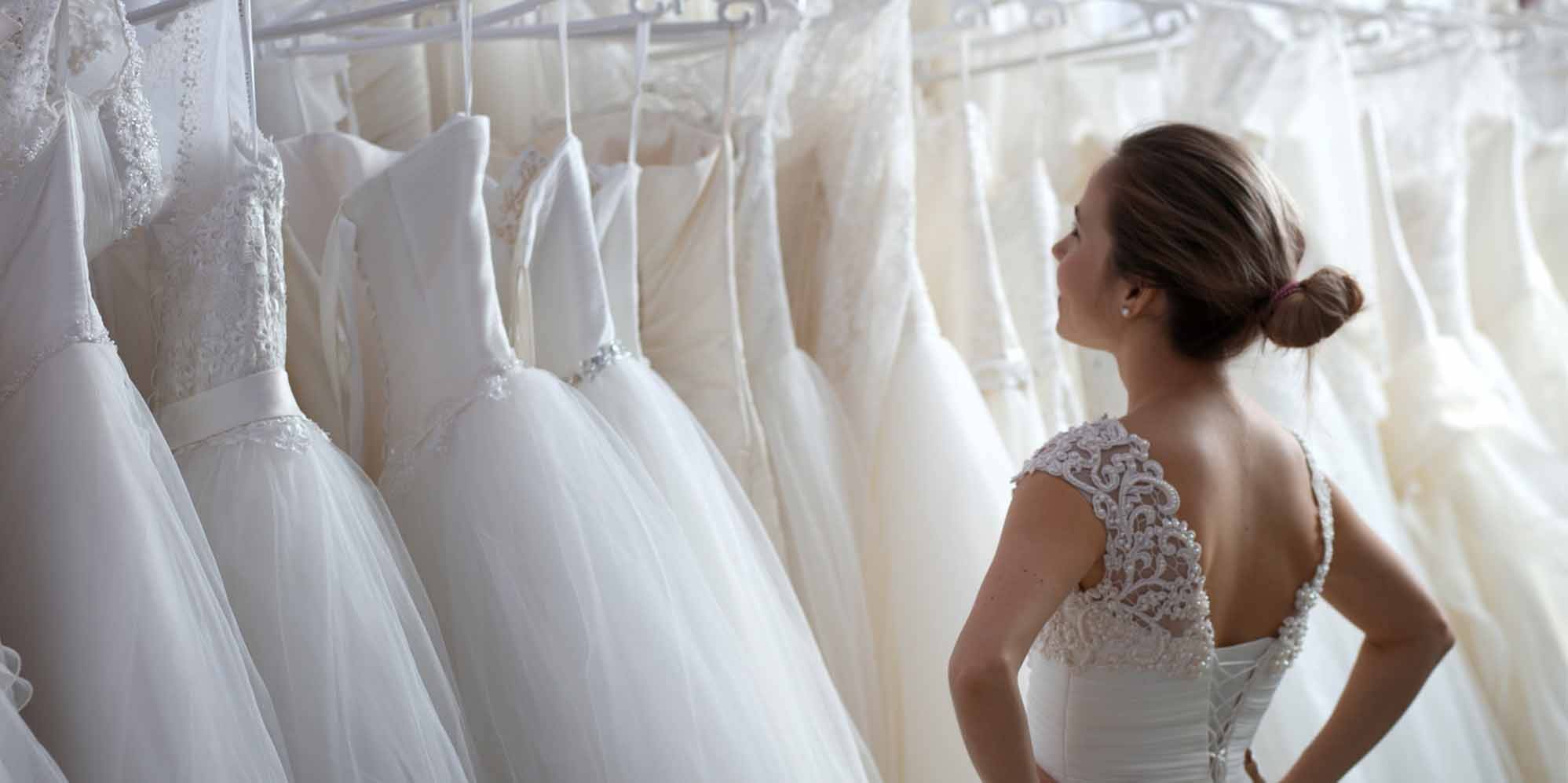 В чем-то белом, без причуд – как подготовиться к походу в салон свадебных платьев