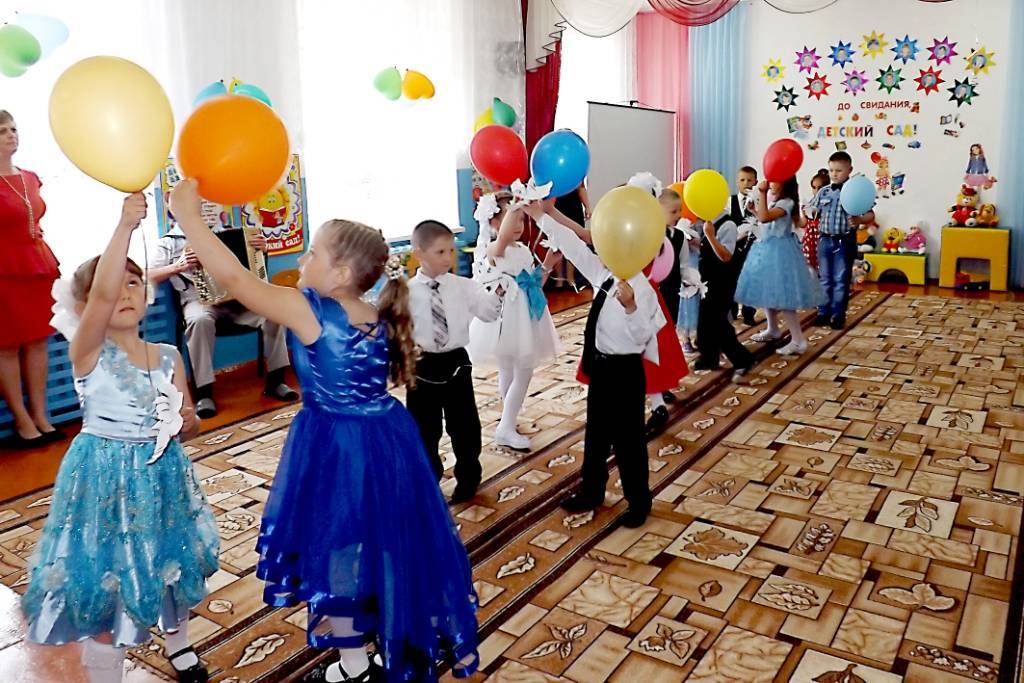 Подводка к танцу мам в детском саду. стихи про разные танцы