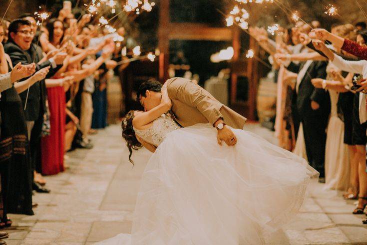 Необычные свадебные танцы молодоженов: с сюрпризом, со свечами, с флэшмобом