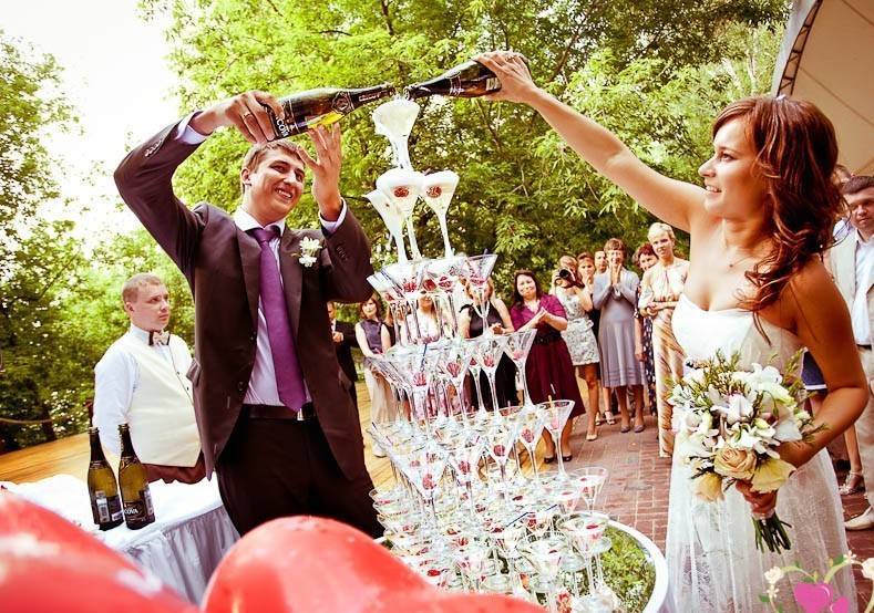 Годовщина свадьбы 10 лет - какая это свадьба, как называется, традиции и обряды празднования, что дарят, как поздравляют