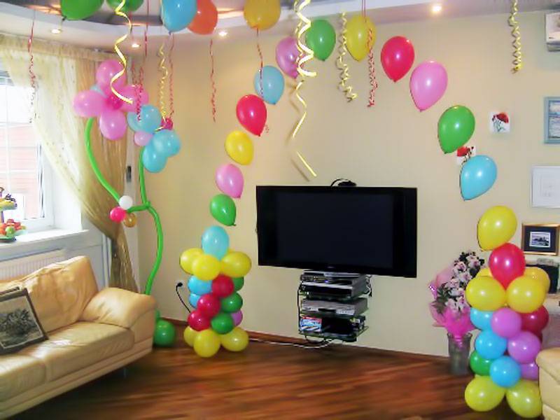Как украсить комнату простыми шарами. оформляем комнату шариками без гелия.